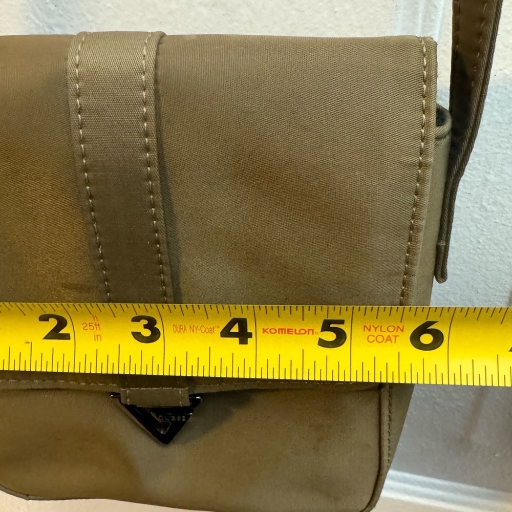 Y2K Guess Olive Green Nylon Crossbody Pouchette Mini Bag Purse Neutral Vintage - Picture 12 of 13